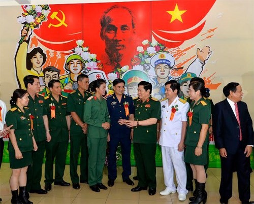 Diversas actividades conmemoran el aniversario 127 del nacimiento del Presidente Ho Chi Minh - ảnh 1