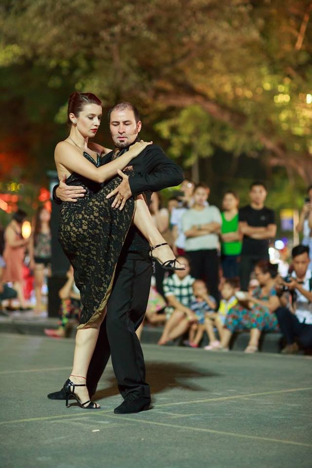 Tango, danza que acerca la cultura argentina al público vietnamita - ảnh 1