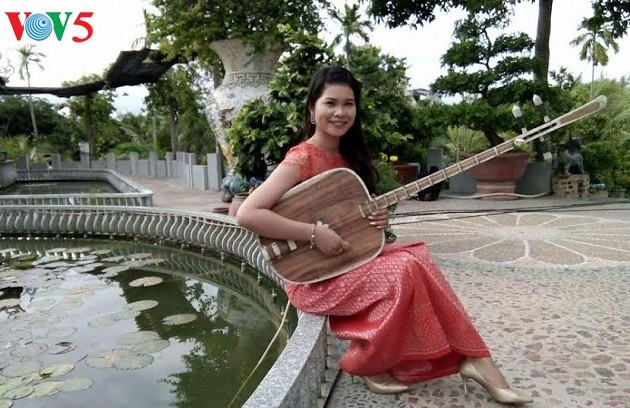 Néang Kunh Thia, una étnica jemer apasionada por el arte tradicional  - ảnh 1