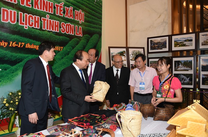 Primer ministro de Vietnam asiste a la Conferencia de Promoción Inversionista de Son La - ảnh 1