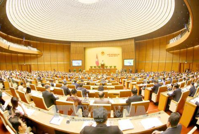 Parlamento de Vietnam analiza la situación de desarrollo socioeconómico  - ảnh 1