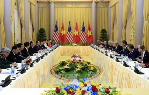 Líderes de Vietnam y Estados Unidos sostienen conversaciones bilaterales  - ảnh 1