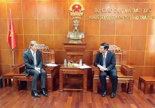 Vietnam busca fomentar la cooperación educativa con el Foro Económico Mundial - ảnh 1