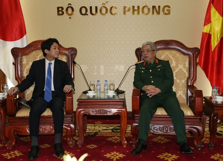 Funcionario militar de Vietnam recibe al asesor del primer ministro japonés - ảnh 1