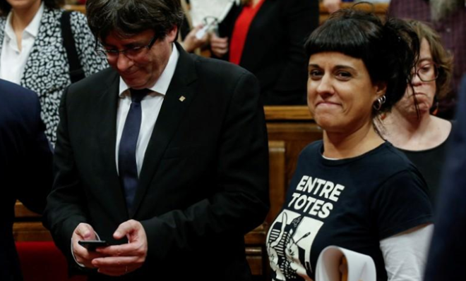 España ordena el arresto de ex diputada catalana exiliada en Suiza - ảnh 1