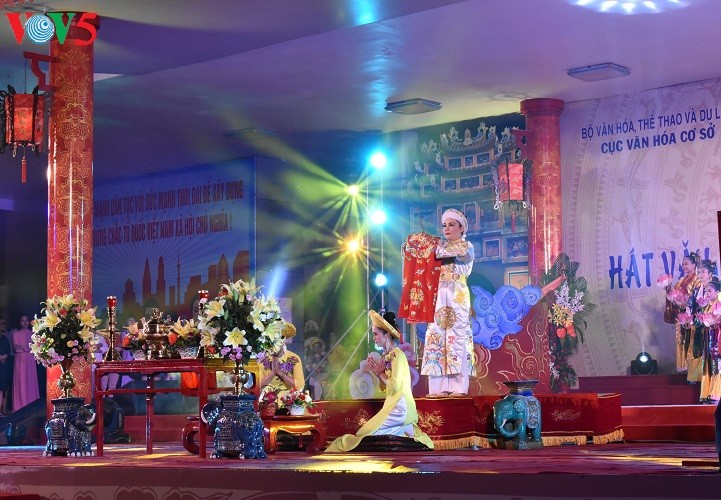 Inauguran en Hue el Festival Nacional del Canto Chau Van  - ảnh 1