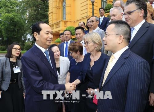 Presidente vietnamita se encuentra con científicos internacionales - ảnh 1