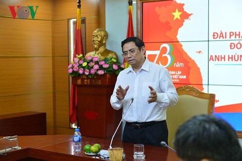 Dirigente partidista urge a la Voz de Vietnam más atención a la capacitación de recursos humanos  - ảnh 1