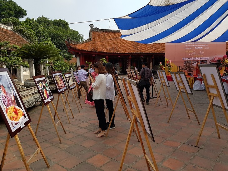 Animadas actividades culturales en saludo al aniversario del Día de Liberación de la capital  - ảnh 1