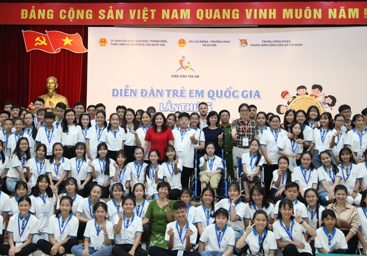 Efectúan en Hanói VI Foro Infantil de Vietnam - ảnh 1