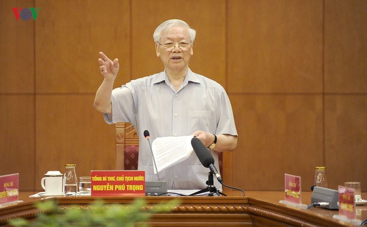 Máximo líder de Vietnam preside reunión del Buró Político del Partido Comunista - ảnh 1