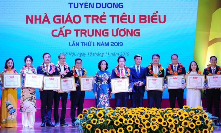 Vietnam honra a 75 maestros jóvenes sobresalientes - ảnh 1
