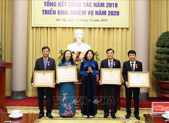 Revisan trabajos de Oficina de Presidencia de Vietnam en 2019  - ảnh 1
