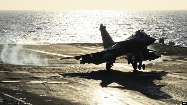 Francia desplegará portaaviones en apoyo a operaciones contra Estado Islámico en Medio Oriente - ảnh 1
