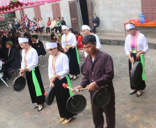 Culto a los reyes fundadores de Vietnam de la minoría étnica Muong en Phu Tho - ảnh 1