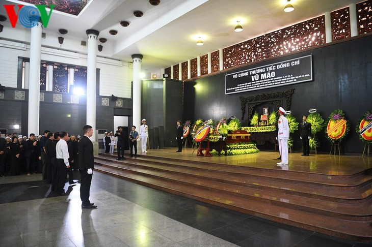 Dirigentes vietnamitas rinden homenaje a Vu Mao, exfuncionario de la Asamblea Nacional - ảnh 1