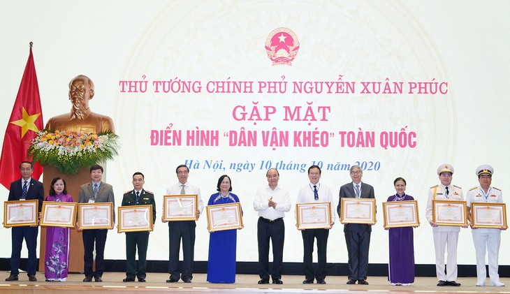 Vietnam honra a 200 ejemplos destacados en el trabajo de la movilización de masas - ảnh 1