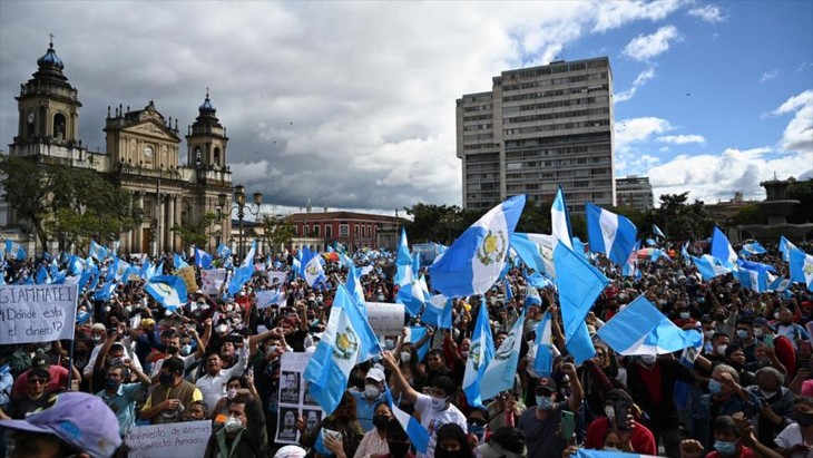 Protestas masivas en Guatemala para pedir la renuncia del presidente Alejandro Giammattei - ảnh 1