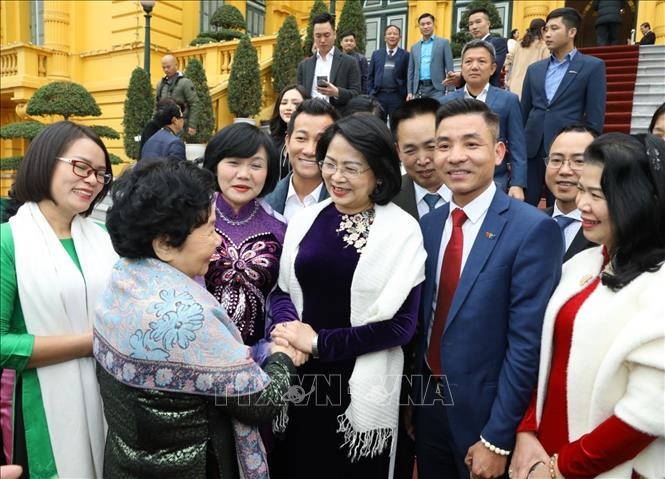 Vicepresidenta de Vietnam se reúne con benefactores con actividades caritativas para niños - ảnh 1