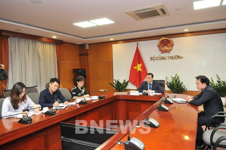 Vietnam y Reino Unido por acelerar la entrada en vigor del acuerdo de libre comercio bilateral  - ảnh 1