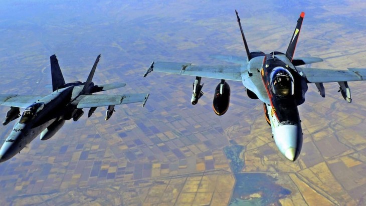 US airstrikes target Iranian-backed militias in Iraq, Syria - ảnh 1