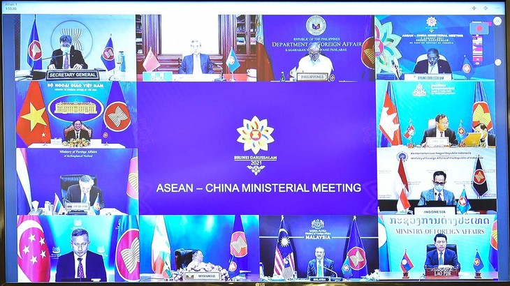 Canciller vietnamita asiste a conferencias ministeriales entre la Asean, China y Japón  - ảnh 1