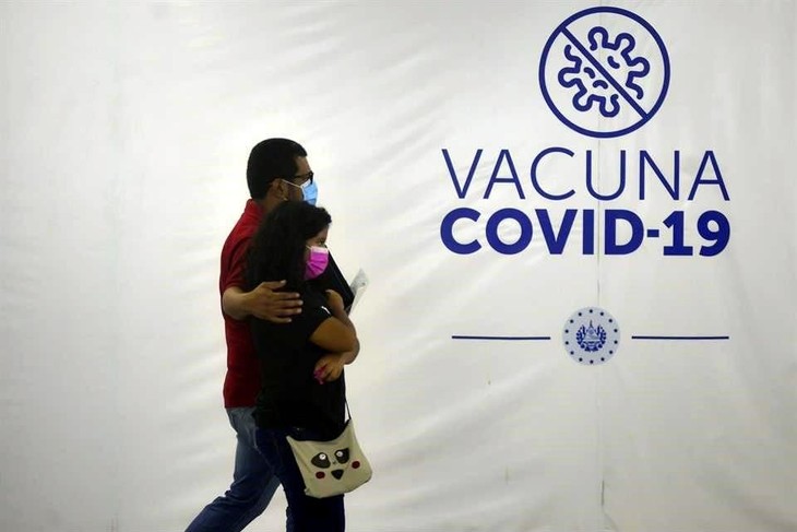  El Salvador aplica tercera dosis de vacuna contra el covid-19 - ảnh 1