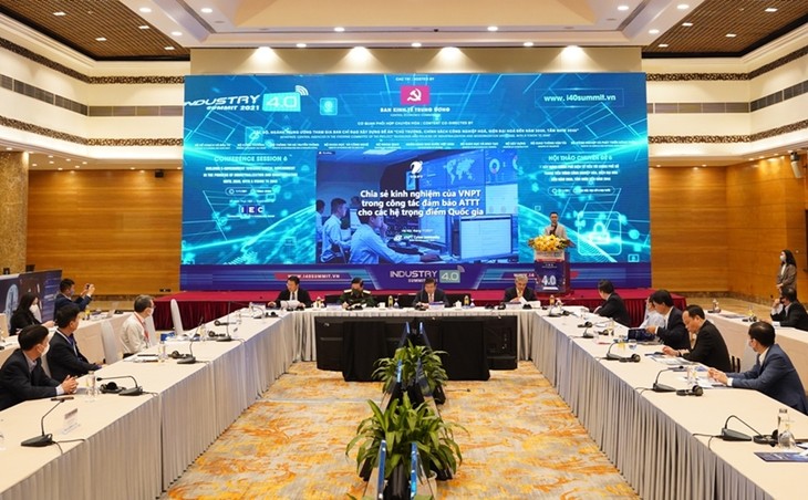 Vietnam promueve la construcción del gobierno electrónico asociada a la industrialización  - ảnh 1