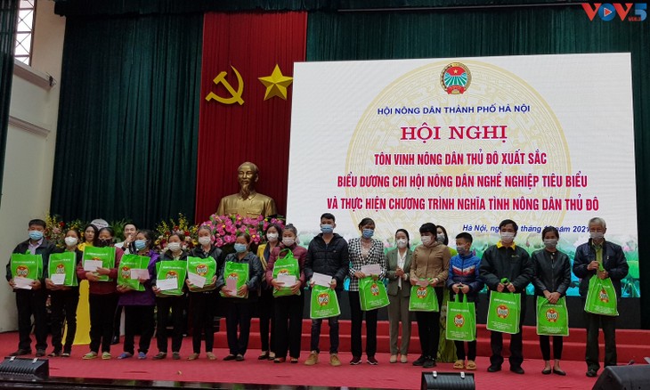 Agricultores de Hanói llevan a cabo actividades en apoyo a los afectados por el covid-19 - ảnh 1