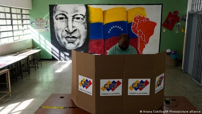 Venezuela celebra elecciones locales y regionales con participación de la oposición - ảnh 1
