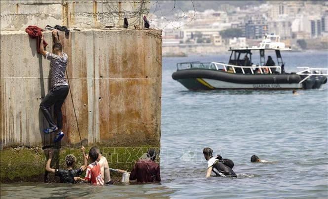 Marruecos rescata más de 60 migrantes frente a las costas de Tarfaya - ảnh 1