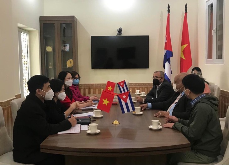 Vietnam y Cuba promueven la difusión de libros teóricos y políticos - ảnh 1