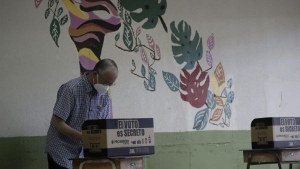 Celebran la segunda ronda de elecciones presidenciales en Costa Rica - ảnh 1