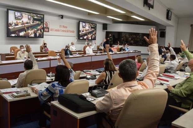 Celebran el IV Pleno del Comité Central del Partido Comunista de Cuba, VIII mandato - ảnh 1