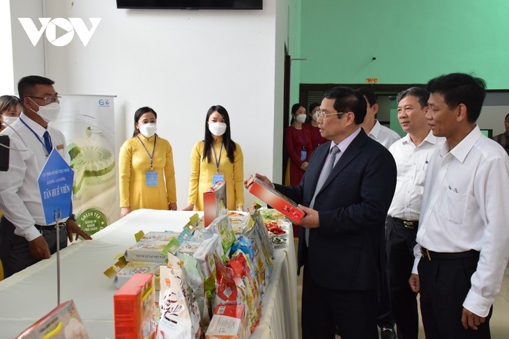 Premier insta a Soc Trang a promover el entorno de negocio hacia los objetivos sostenibles - ảnh 1