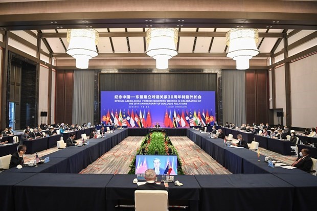 Celebran 28 reunión de consulta de Altos funcionarios de ASEAN y China - ảnh 1