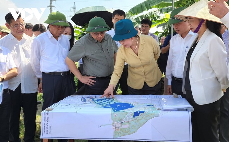 Primer ministro revisa el despliegue de proyectos de construcción en Ha Nam - ảnh 1