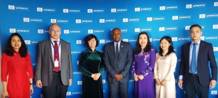 Vietnam asiste a la 215ª ​reunión​del Consejo Ejecutivo de la UNESCO - ảnh 1