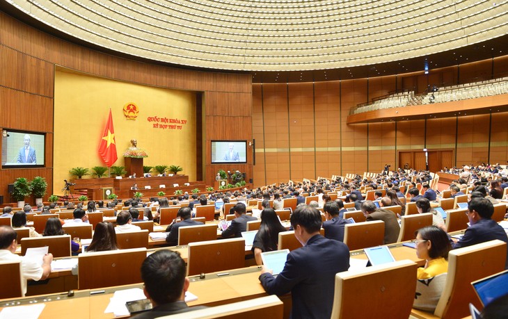  Parlamento de Vietnam analiza plan de desarrollo socioeconómico y presupuestario  - ảnh 1