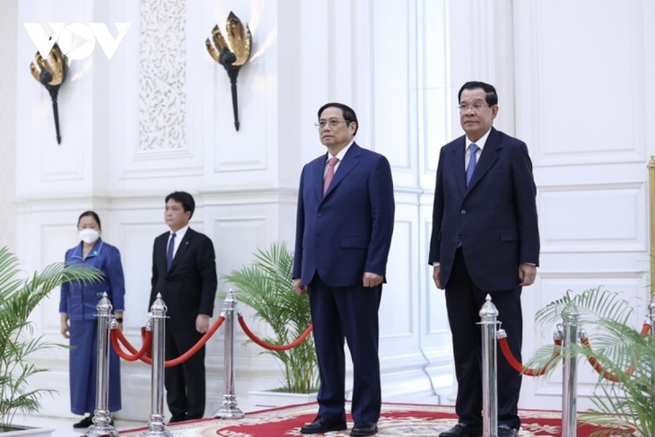 Vietnam y Camboya emiten Declaración Conjunta para promover la amistad y la cooperación  - ảnh 1