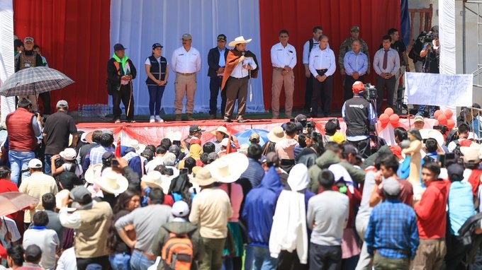 Presidente peruano afirma que defenderá su Gobierno junto al pueblo frente a intentos por destituirlo - ảnh 1