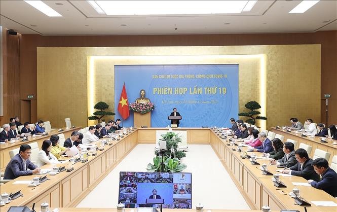 Premier vietnamita pide continuar medidas en respuesta al covid-19 - ảnh 1