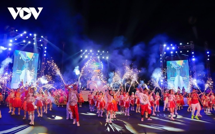 Celebran el Carnaval de Invierno de Ha Long 2023  - ảnh 1