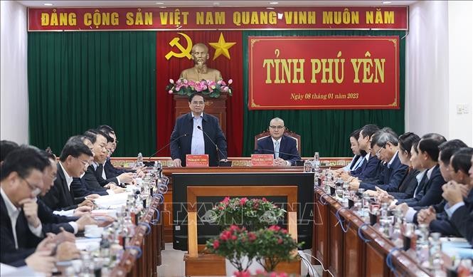 Primer Ministro examina importantes proyectos de construcción en Phu Yen - ảnh 2