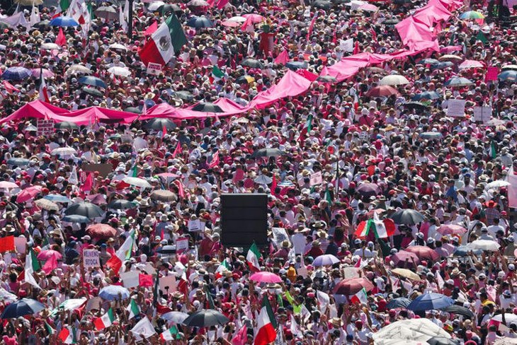 Miles de mexicanos protestan contra reforma electoral - ảnh 1