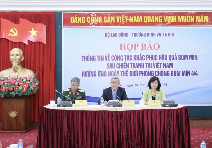 Vietnam determinado a superar consecuencias de bombas y minas sin explotar - ảnh 1