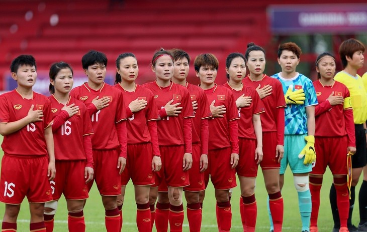 Periodista estadounidense aprecia esfuerzos de Selección femenina de fútbol de Vietnam al clasificar para Copa Mundial 2023 - ảnh 1