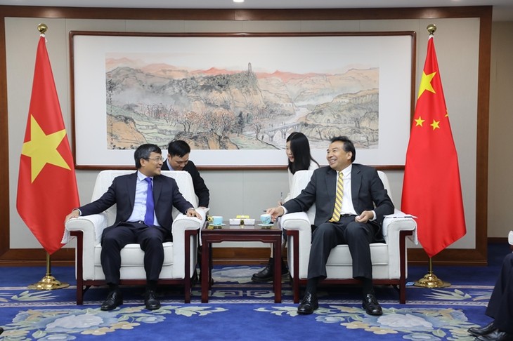 Vietnam y China abogan por trabajar juntos para controlar desacuerdos en el mar - ảnh 1