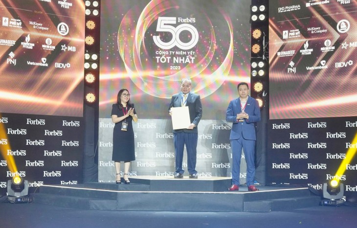 Becamex IDC clasifica entre las 50 empresas cotizadas de Forbes Vietnam   - ảnh 1