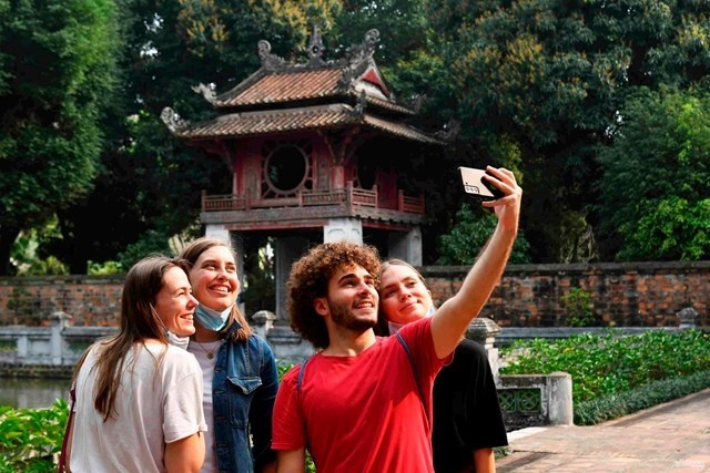 Vietnam hacia el cumplimiento de la meta anual de turistas extranjeros al país - ảnh 1